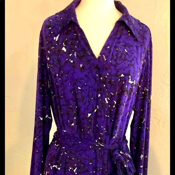 In excellent condition- soft and flowy material with detached belt. Size 18/20 - Picture 1 of 4